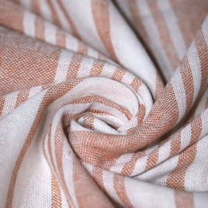 ผู้ผลิตผ้าขนหนูชายหาดฟูตะลายทางผ้าฝ้ายรีไซเคิลแบบกำหนดเองจำนวนมาก ขายดีทั่วไป ใช้ได้ทั้งชายหาดและกอล์ฟ - Product Image 3