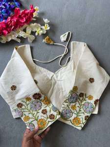 Blouse élégante de créateur, prête à porter, confortable et stylée, en coton Khadi. - Product Image 5