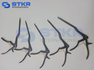 เครื่องมือผ่าตัดกระดูกและข้อแบบสปริงสแตนเลสสีดำทอง STKR INTERNATIONAL Manual Kerrison Rongeurs ขนาด 1 มม. 2 มม. 3 มม. 4 มม. 5 มม. - Product Image 1