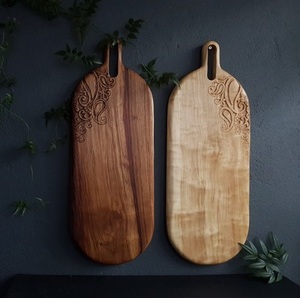 Tabla de Cortar de Madera de Acacia de Doble Tono, Forma Ovalada Larga, Detalle de Esquina Grabado, Lisa, Duradera y Segura para Alimentos - Product Image 6