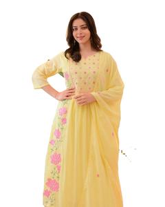 SEDA PARAMPAR pura con hermoso bordado exquisito Fancy Classy Kurti Set colección perfecta para ropa de oficina semiformal - Product Image 1