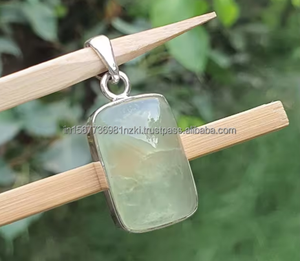 Colgante de piedras preciosas de Prehnita, colgante de joyería, joyería chapada en plata 925, colgante de regalo de compromiso para madre, joyería de plata para todos los días - Product Image 1