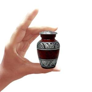 Urnes funéraires en métal faites à la main très demandées pour cendres humaines, disponibles à prix abordable en provenance d'Inde – Artisanat moderne et naturel - Product Image 2