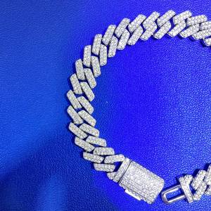 กำไลข้อมือฮิปฮอปสำหรับผู้หญิง Dvars Diamond ประดับเพชรโมอิสซาไนต์ทรงบริลเลียนต์ ตัวเรือนแบบกรงเล็บ ชุบทองคำขาว 925 เงินสเตอร์ลิง ดีไซน์แบบไมอามีคิวบันลิงค์ - Product Image 4