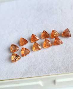 Pierres précieuses calibrées en forme de trionne de 6 mm en pierre de soleil naturelle facettée, couleur orange, pour la fabrication de bijoux. Achetez maintenant en gros des pierres en vrac. - Product Image 4