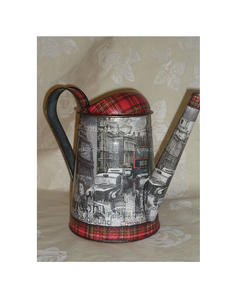 Bidon d'eau galvanisé imprimé en émail avec des motifs artisanaux complexes assurant durabilité et praticité dans le soin des plantes - Product Image 5