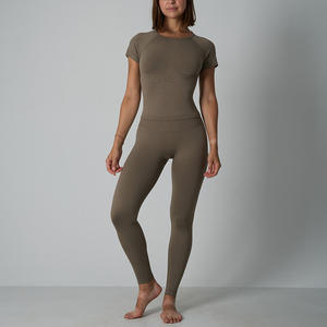 ZL4628&ZL4629 Conjuntos de Yoga sin Costuras para Mujer: Camisetas de Gimnasio de Manga Corta con Cuello Redondo y Leggings de Fitness de Cintura Alta con Control de Abdomen - Product Image 1