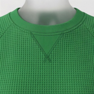 Ensemble de sport 2 pièces vert tricoté pour femme : T-shirt à manches courtes et short au-dessus du genou, col rond, respirant, printemps-été - Product Image 4