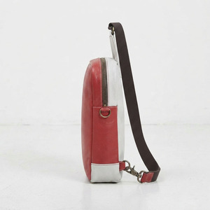 Sac bandoulière en cuir pour homme avec poche zippée et sangles réglables - Product Image 3