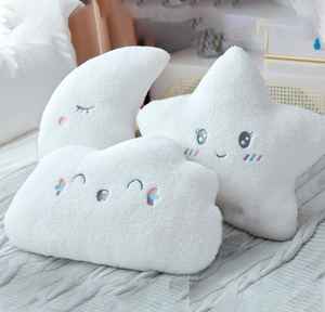 Coussin décoratif pour enfants en coton tufté, motif nuage, lune, étoile et chat, écologique, résistant aux taches, design mignon - Product Image 1