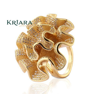 Bague de luxe pour femme en or plaqué avec diamant de laboratoire taille brillant rond, bijou de soirée - Product Image 3