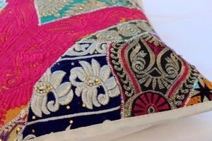 Boho Throw Pillow Kutch Patchwork Funda de cojín | Hecho de textiles indios vintage del desierto - Product Image 5