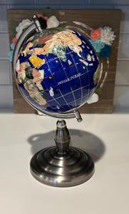 ลูกโลกโลหะตกแต่งลายตัดเลเซอร์ พร้อมผิวสัมผัสสีเขียวเวอร์ดิกริส ให้ความรู้สึกโบราณอย่างแท้จริง - Product Image 2