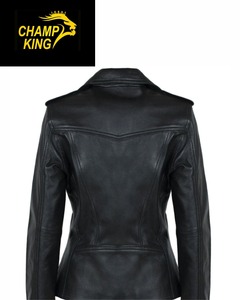 Chaqueta de Cuero Negra Clásica de Alta Calidad para Mujer, Corte Entallado - Product Image 5