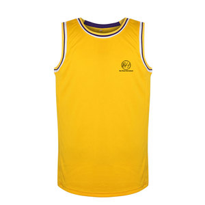 Maillot de basket-ball de haute qualité en polyester 100 %, design personnalisé, vêtements de sport d'extérieur, fabriqué au Pakistan - Product Image 2