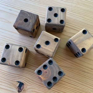 Dés en bois faits à la main de qualité supérieure, écologiques, style classique et moderne, pour la famille, les fêtes en plein air et le jardin - Product Image 4