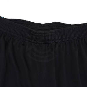 Ensemble d'uniformes de football personnalisés avec numéros, noms et logos imprimés, fabriqués en tissu polyester de haute qualité pour une performance optimale - Product Image 5