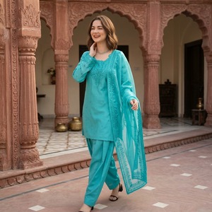 Ensemble Salwar traditionnel turquoise pour femme, longueur cheville, avec dupatta brodée, style indien et pakistanais, en coton, pour usage quotidien - Product Image 6