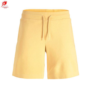 Shorts décontractés en coton pour hommes, offrant un confort léger et une coupe décontractée, idéaux pour les promenades en plein air, avec un look simple et épuré. - Product Image 1