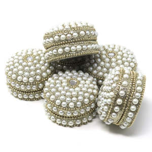 Boîte de rangement en métal perlée et scintillante pour cadeaux de mariage, boîte de rangement indienne mignonne et durable pour souvenirs d'amis et de proches - Product Image 3