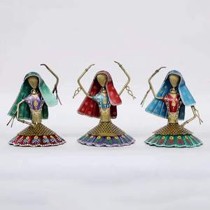Juego de 3 Figuras Metálicas de Bailarinas, Arte Clásico para Decoración del Hogar, Estatuas Metálicas Elegantes para Estantes y Repisas - Product Image 1