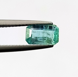 มรกตธรรมชาติจากไนจีเรีย ทรงเหลี่ยม 1.40 กะรัต พลอยเจียระไน (5x8x4.1 มม.) - Product Image 2