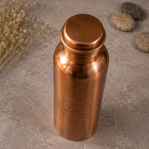 Flacon en cuivre écologique poli et élégant à motif de géométrie sacrée pour le bien-être, vaisselle de voyage portable au design traditionnel - Product Image 3