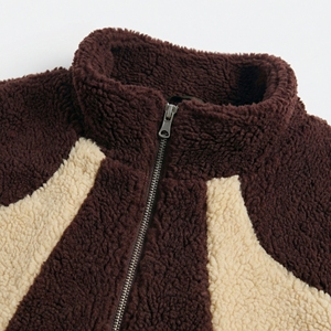 Veste en sherpa à empiècements en gros |   Polaire rétro bicolore crème et marron foncé |   Fournisseur OEM de vêtements d'extérieur confortables - Product Image 3