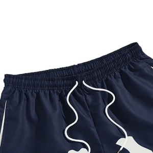 Shorts de survêtement pour homme en polyester 100% avec logo imprimé à l'écran de haute qualité, designs délavés, style streetwear personnalisé - Product Image 3