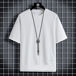 เสื้อยืดแขนสั้นผู้ชายสีดำทรงปกติ ผ้าถัก คอกลม พิมพ์ลายโลโก้ด้านหน้า สไตล์สปอร์ต ลำลอง ระบายอากาศได้ดี ผลิตจากโพลีเอสเตอร์ - Product Image 3