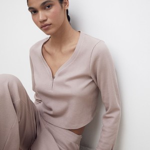 Conjunto de Dos Piezas de Verano para Mujer, 100% Algodón Satinado, Camiseta con Cuello en V y Pantalones Cortos Transpirables con Cintura Elástica - Product Image 5