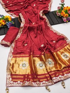Sari en soie rose brodé à la main, robe indienne traditionnelle avec bordure dorée pour les mariages et les fêtes - Product Image 5