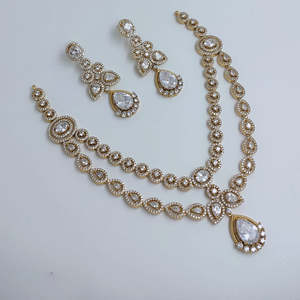 Ensemble de colliers double couche en diamants américains de style royal JeweleMarket, imitation perle moderne pour mariage - Product Image 1