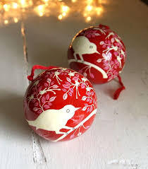 G.M.DEHQANI SONS Boule de Noël blanche suspendue, motif floral oiseau rouge, en papier fait main, épaissie, avec cordon doré pour arbre - Product Image 5