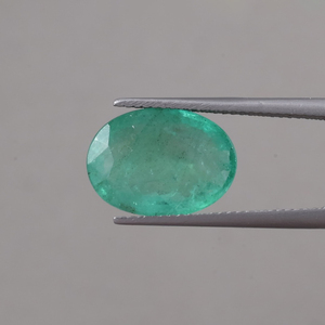 Esmeralda Natural Verde Certificada por IGI, Venta al por Mayor, 6.23 Quilates, Corte Ovalado 14.5x11mm, Excelente Calidad, Encerado/Aceitado Ligero Premium - Product Image 1