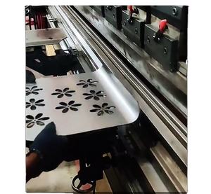 Pièces de découpe et de pliage CNC de précision OEM pour la fabrication de tôles - Cuivre, aluminium, acier, acier inoxydable - Product Image 4