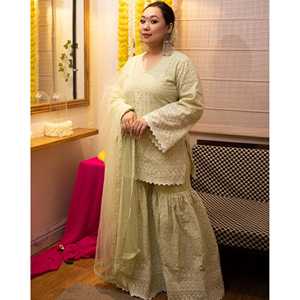 Ensemble Sharara en coton Chikankari vert Pista XS Salwar Kameez pour les mariages - Product Image 2