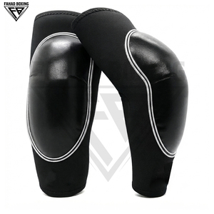 Rodilleras Protectoras Personalizadas, Equipo de Compresión Acolchado Flexible con Acabado Negro Elegante y Ribete Plateado para Seguridad Deportiva - Product Image 1