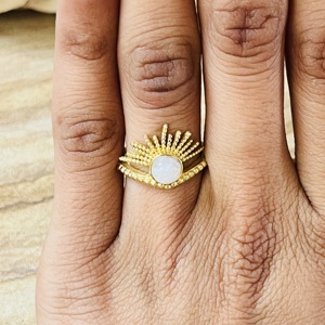 Nouvelle Arrivée Bague en Laiton Plaqué Or 18 carats avec Pierre de Lune en Forme de Soleil, Style Vintage, Motif Rayon de Soleil Céleste, Bague Tendance, Vente en Gros - Product Image 4