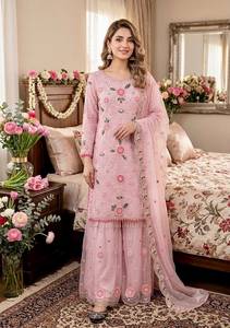 Ensemble indien pakistanais brodé rose en tulle Lehenga Choli Dupatta, orné de fleurs et de perles, tenue de cérémonie pour mariée ou soirée - Product Image 3
