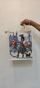 กระเป๋าผ้าแคนวาสขนาดเล็กแบบปรับแต่งได้ เป็นมิตรกับสิ่งแวดล้อม พร้อมลวดลายอินเดียดั้งเดิมที่วาดด้วยมืออย่างสวยงาม  กระเป๋าแบบปรับแต่งได้ที่เป็นมิตรกับสิ่งแวดล้อม - Product Image 3