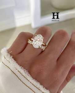 Anillo de Diamante Cultivado en Laboratorio de Corte Ovalado de Lujo de 3 Quilates con Halo Oculto, Conjunto Nupcial de Oro Amarillo de 14K, Anillo de Eternidad Marquise a Juego - Product Image 2