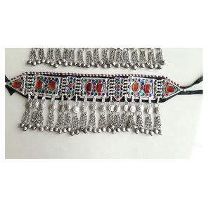 Ras du cou Tribal Kuchi Boho, fait à la main, avec couleurs personnalisées en vente - Product Image 5