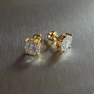 Boucles d'oreilles clous halo en moissanite, argent sterling 925 plaqué or, taille ronde, bijoux de mariée de luxe - Product Image 1