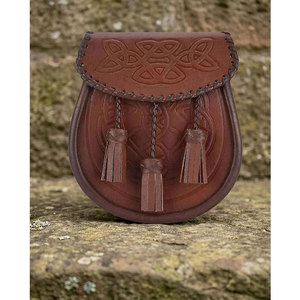 Bolso Sporran de Cuero Marrón Hecho a Mano - Nudo Celta Grabado, Borlas, Bolsa Rústica para Atuendo Highland - Product Image 2