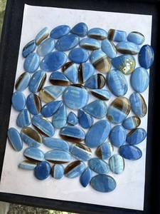 Opales bleues les plus vendues, pierres naturelles lisses et polies pour la fabrication de bagues, boucles d'oreilles, pendentifs et bijoux, disponibles en gros. - Product Image 4
