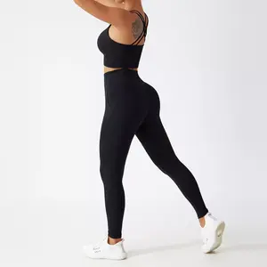 Conjunto de Yoga para Mujer de Secado Rápido, Precio al por Mayor, Alta Calidad, Nuevo Diseño Elegante, en Venta con Diseño de Logotipo Personalizado - Product Image 2