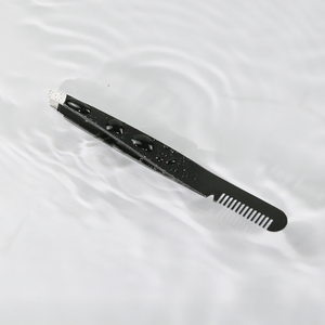 Pinzas Profesionales Hechas a Mano de Acero Inoxidable 2 en 1 con Punta Inclinada y Peine Integrado para un Modelado Preciso - Product Image 4