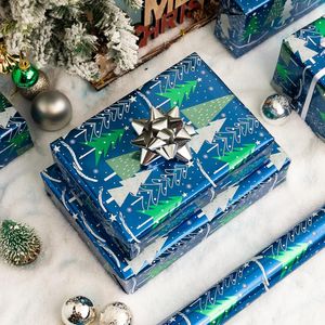 Rotolo di Carta da Regalo Metallizzata Blu Navy 17 Pollici X 33 Piedi, Elegante Carta Invernale con Effetto Neve per Decorazioni Natalizie - Product Image 3