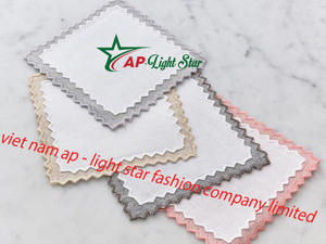 Dessous de tasse brodés à la main avec des motifs délicats et colorés pour les salons et les restaurants de luxe - Product Image 2